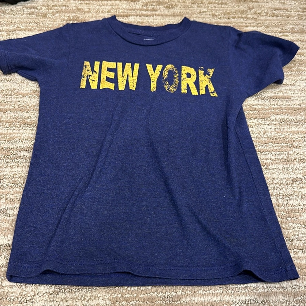 Dilascia boys navy graphic tee.  Super soft.  Size 4t.